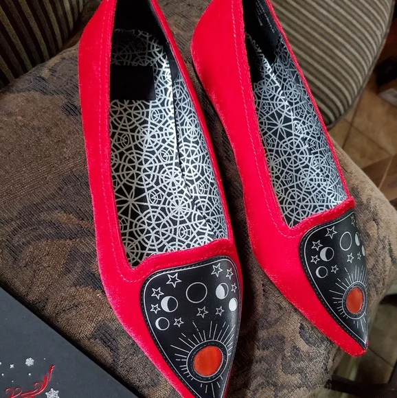 Red Velvet Ouija Planchettes Flat Shoes - Picture 7 of 7